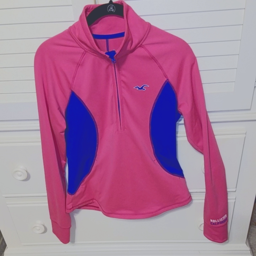 Hollister athletic top